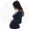 pregnant-woman-standing-against-window Karesi